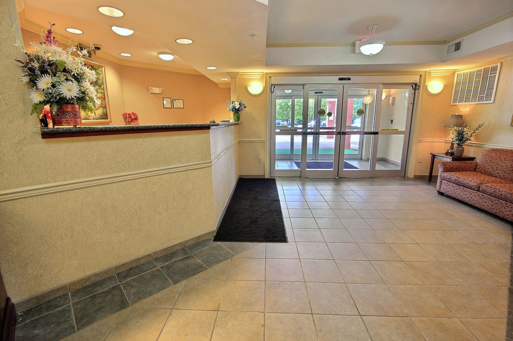 Crestwood Suites Of Newport News Extérieur photo