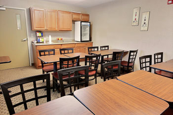 Crestwood Suites Of Newport News Extérieur photo